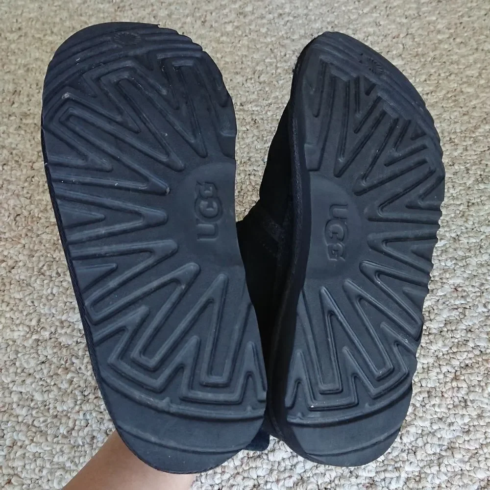 Ugg Classic Neumel Boots in black size 6